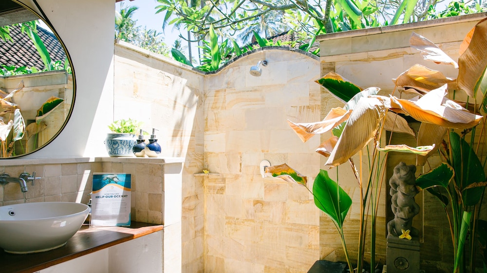 LOTUS BUNGALOWS 24/50