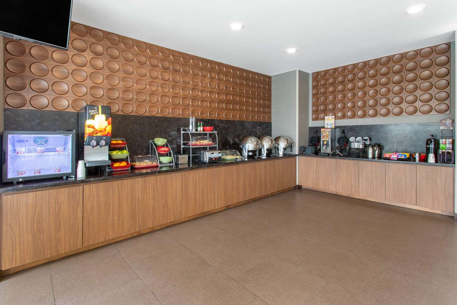 Hawthorn Suites by Wyndham Loveland 4/43