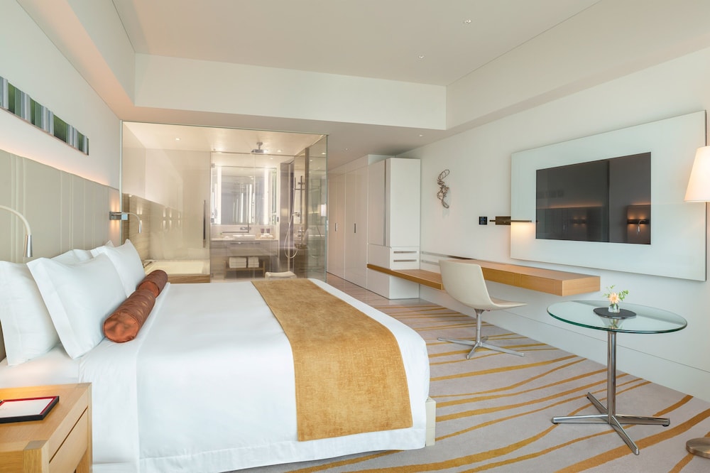 CLUB, DELUXE, KING BED, CLUB LOUNGE ACCESS