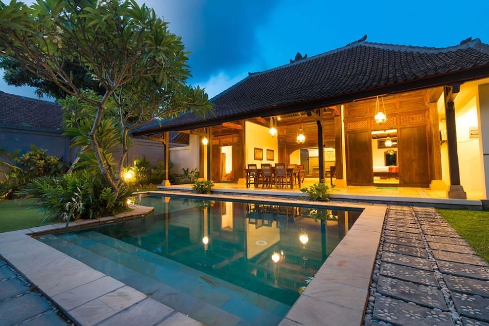 Bali Royal Heritage Villa photo3