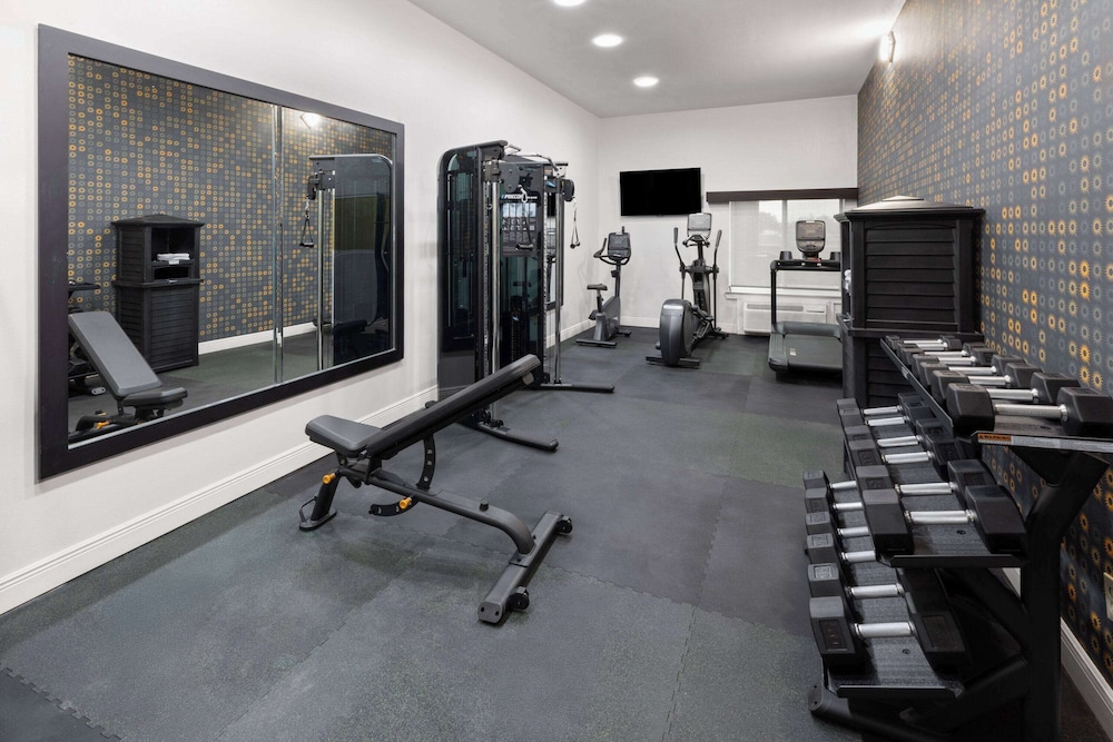 La Quinta Inn & Suites by Wyndham Angleton 26/50
