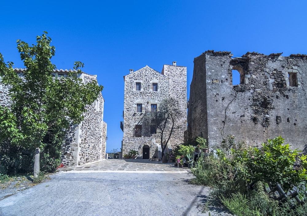 Pyrgos Petropoulaki 42/50