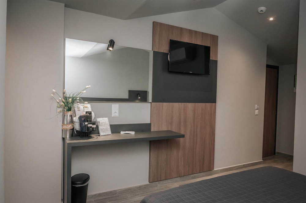 Elizabeth Queen Luxury Rooms 9/50