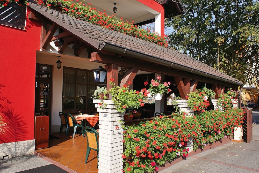 KORONA PENSION RESTAURANT 5/40
