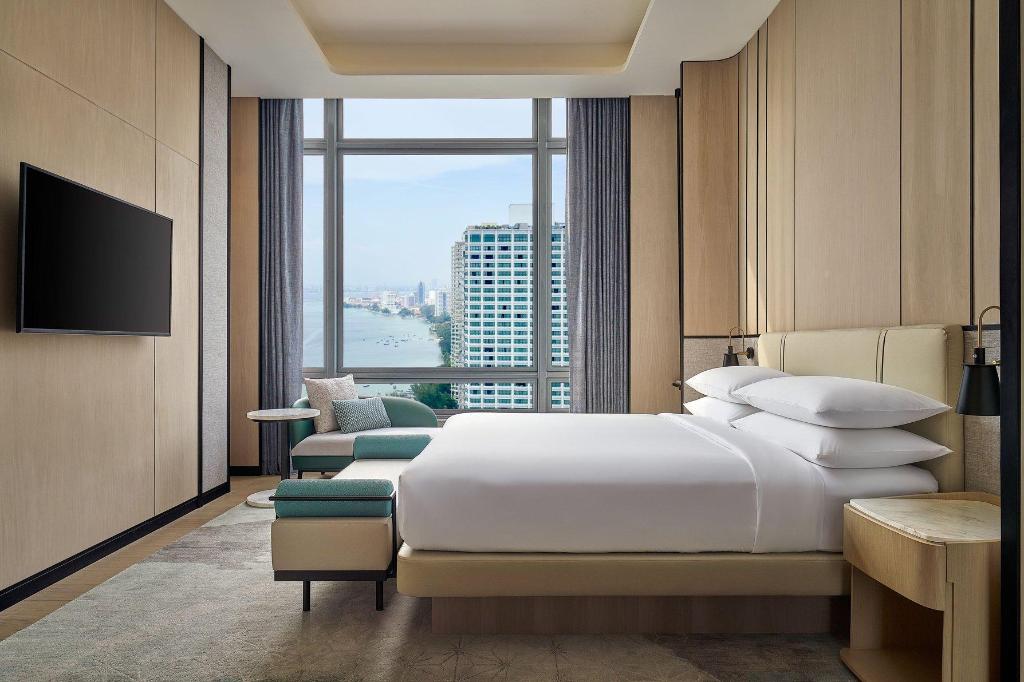 1 Bedroom, Presidential, Suite, King Bed, City View, Club Floor