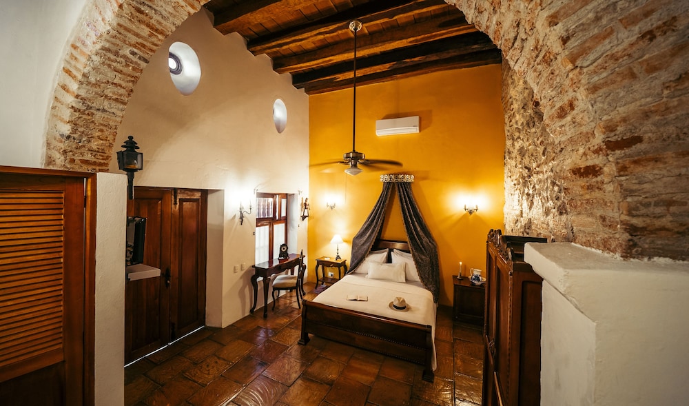Alfiz Hotel Boutique 50/50