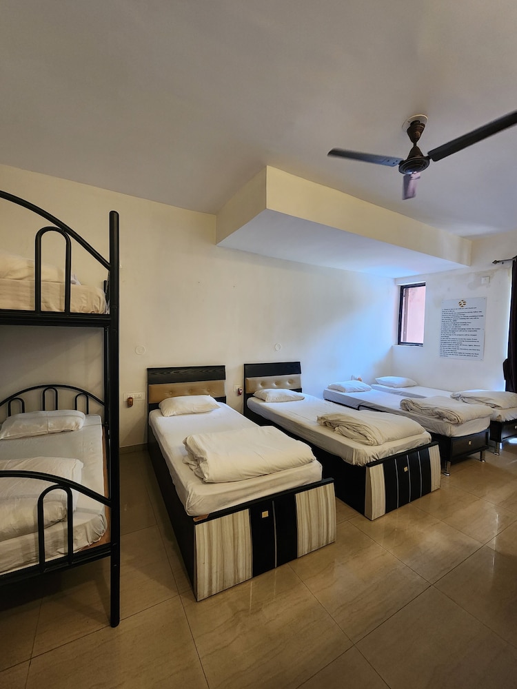 All Seasons Guest House 5/43