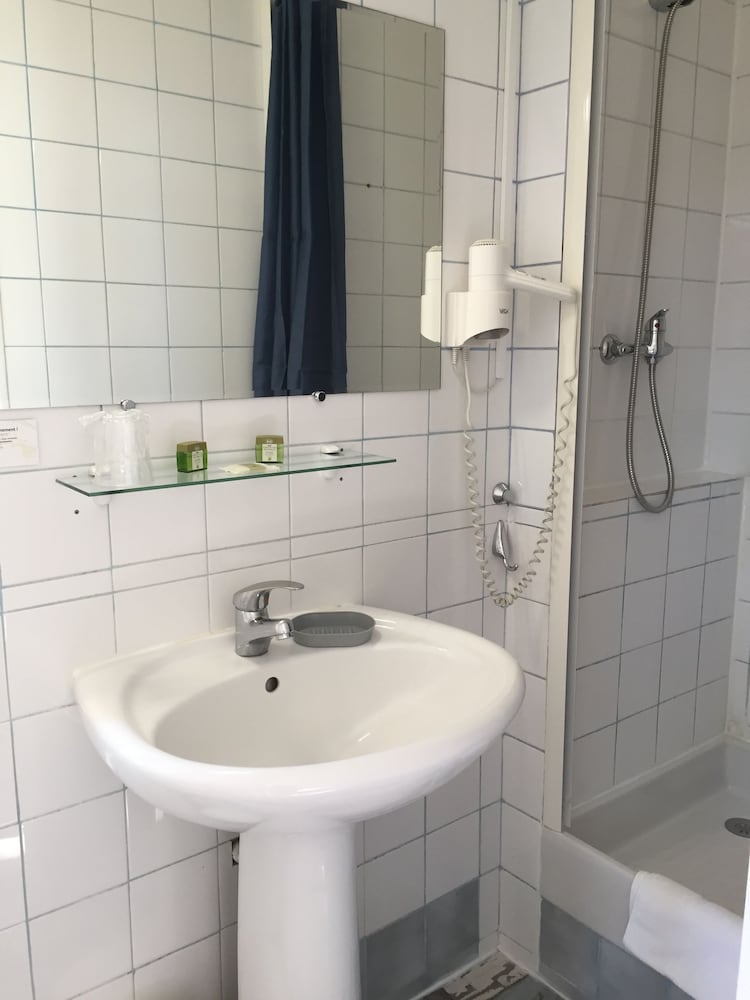 HOSTELLERIE DE LA SOURCE 44/49