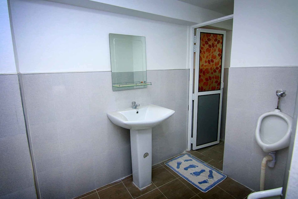 ROOM, DOUBLE BED