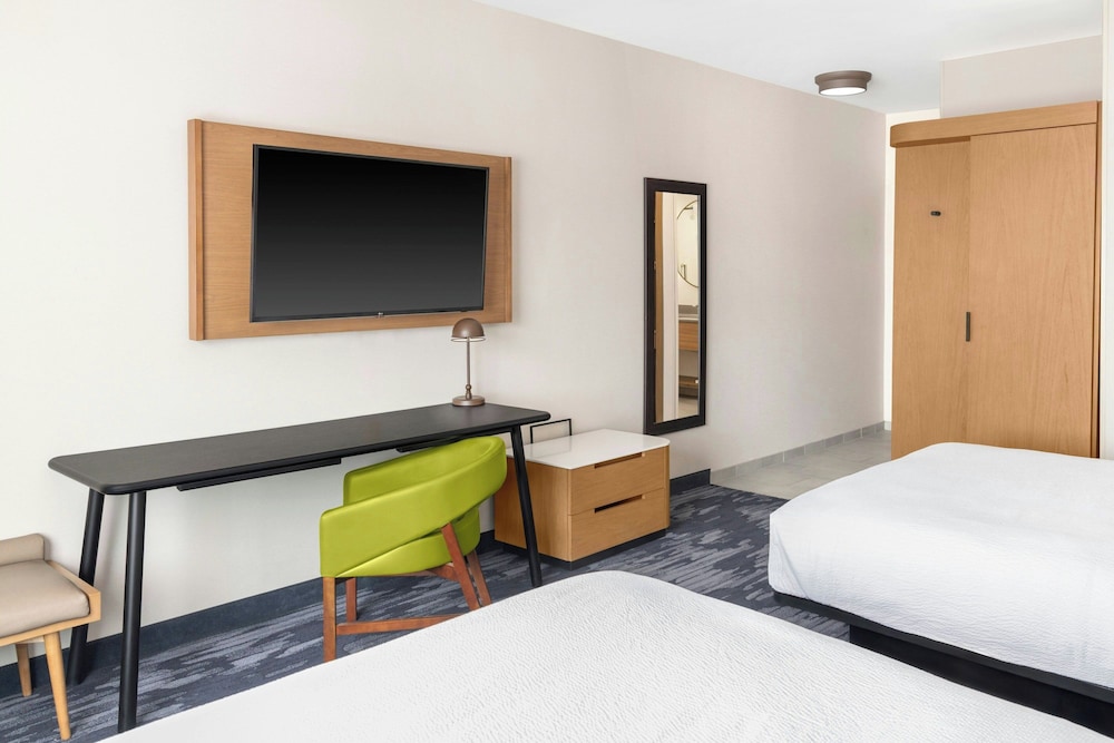 Fairfield Inn & Suites by Marriott Detroit Taylor 12/36