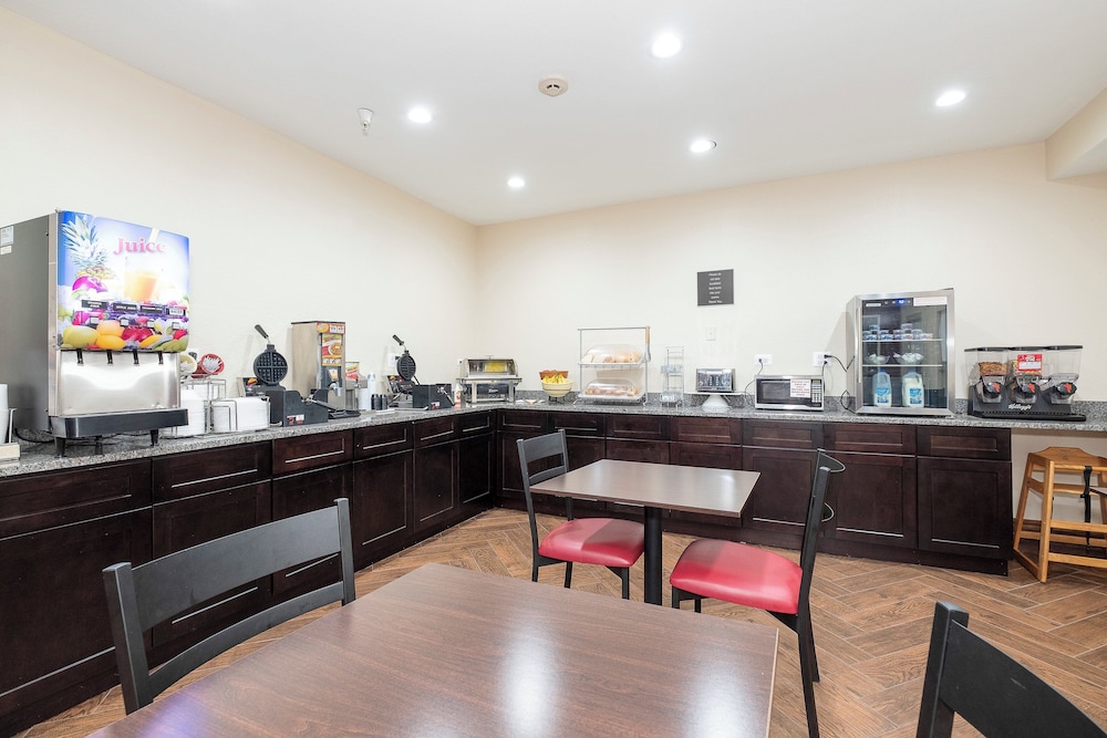 Econo Lodge Inn & Suites Monee 40/59