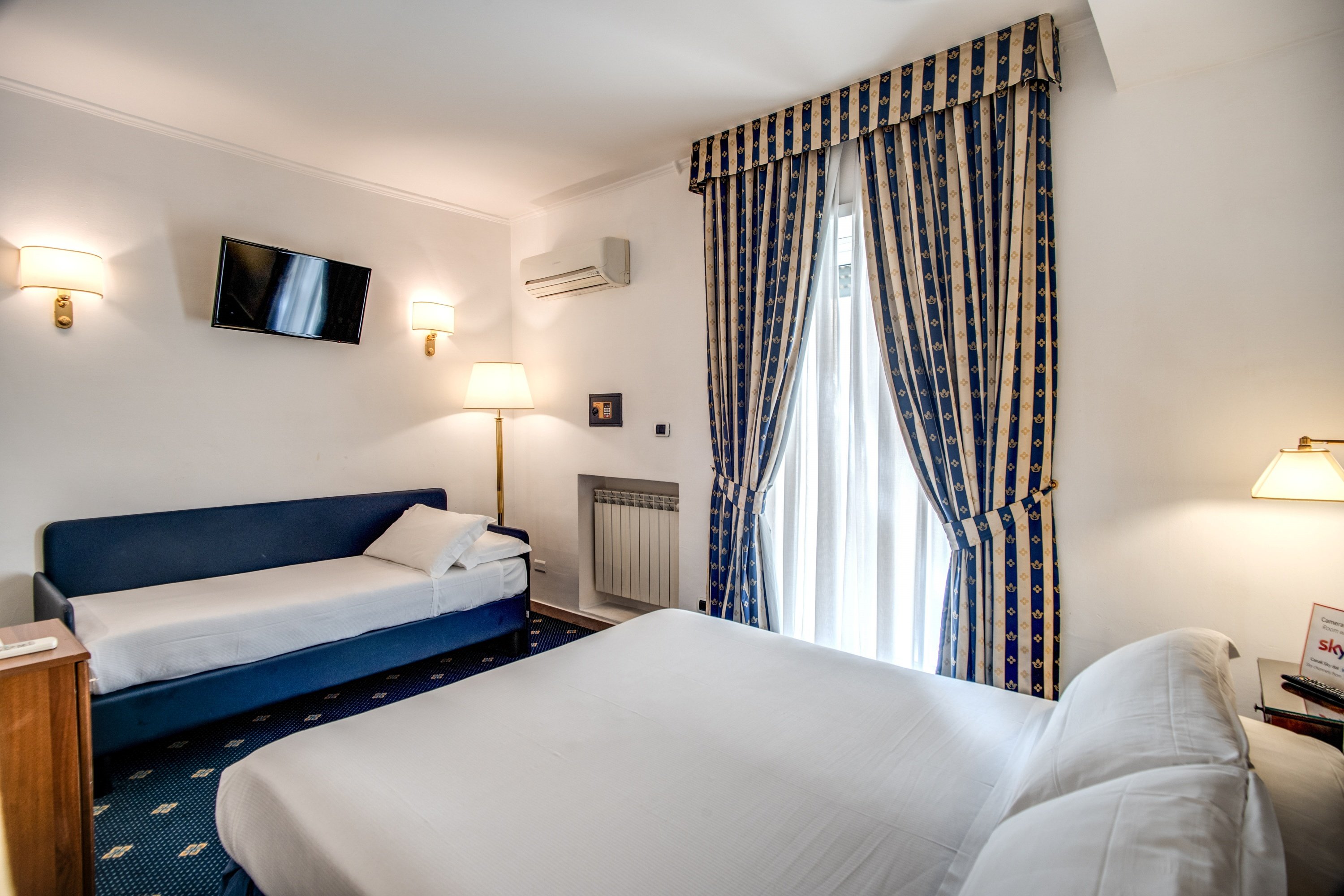 Napoleon Hotel 4/64