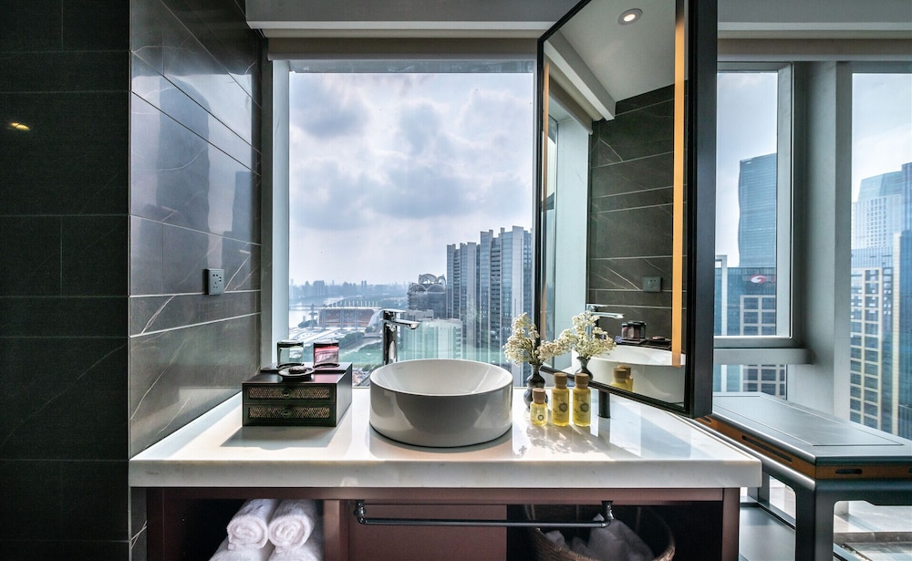 Elegant Hotel (Zhujiang New Town Canton Tower) 41/48