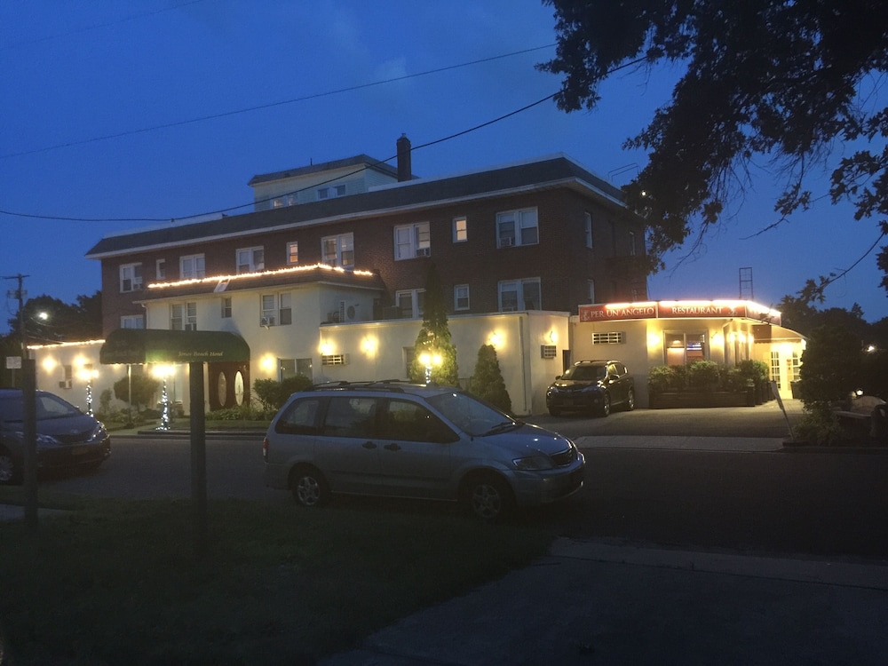Jones Beach Hotel 1/46