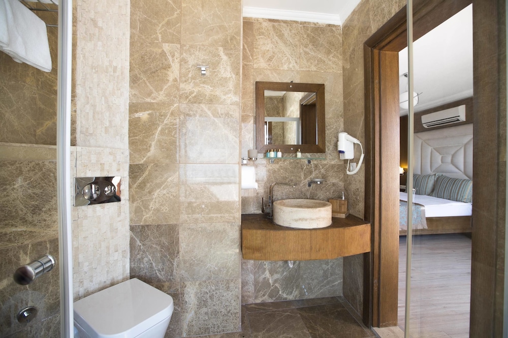 AKKAN LUXURY HOTEL 41/84