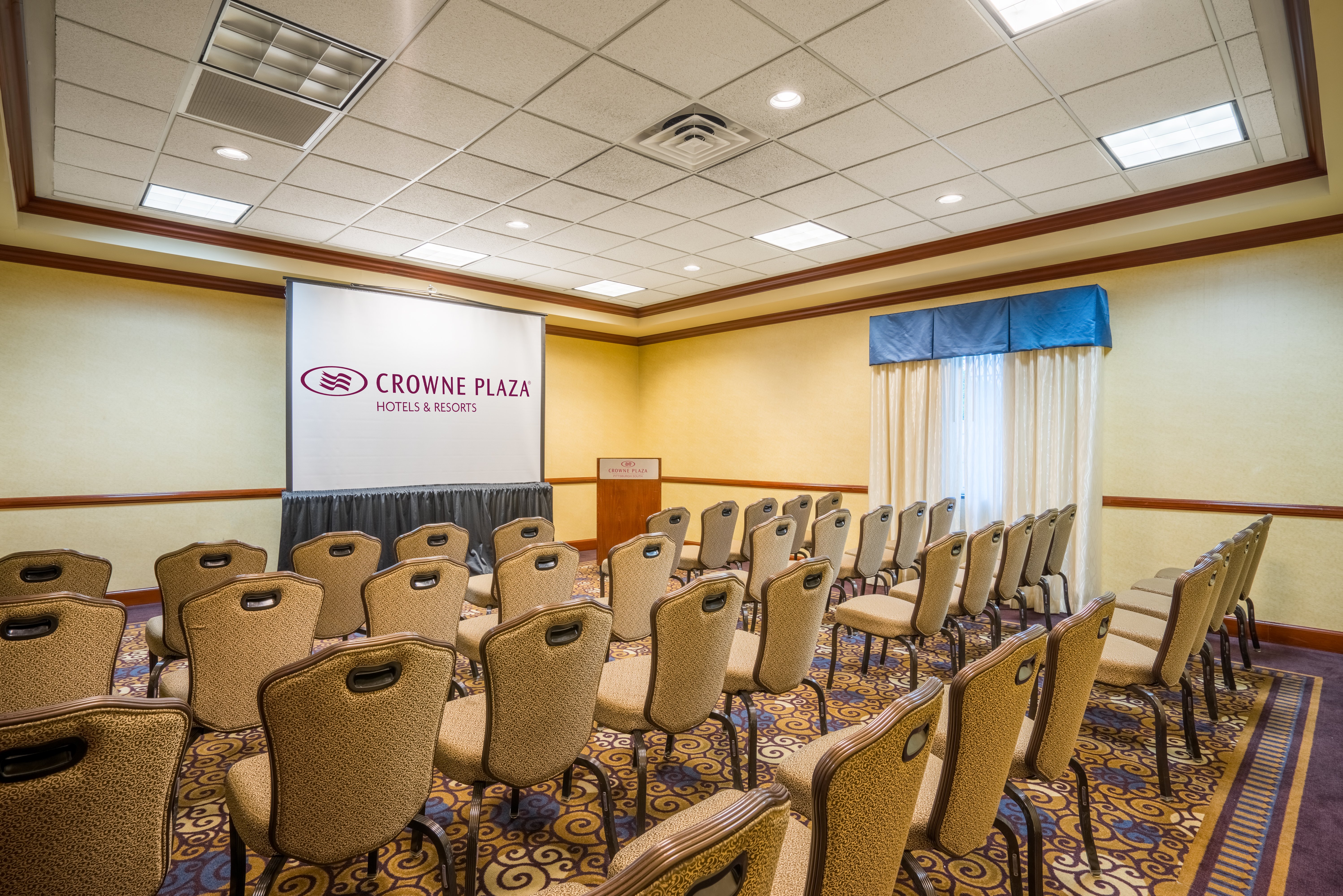 Crowne Plaza Suites Pittsburgh South 64/76
