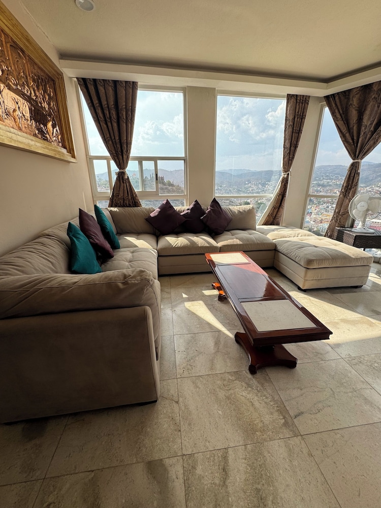 La Vista Hotel 24/50