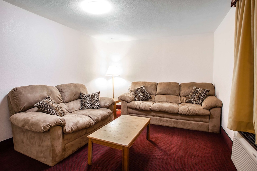 Econo Lodge Truman Inn 38/48