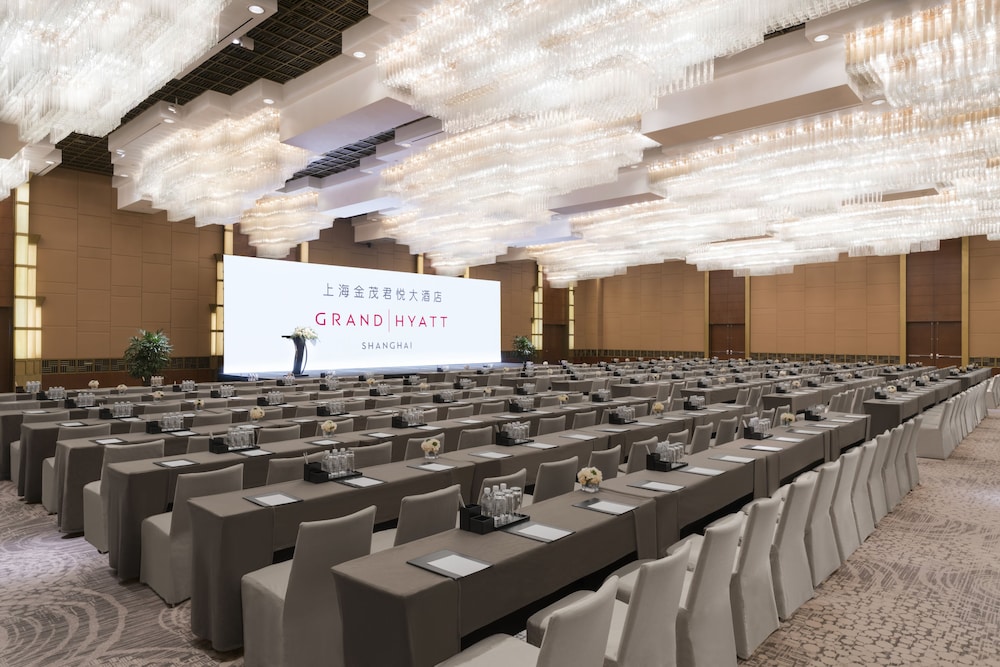 GRAND HYATT SHANGHAI 63/69