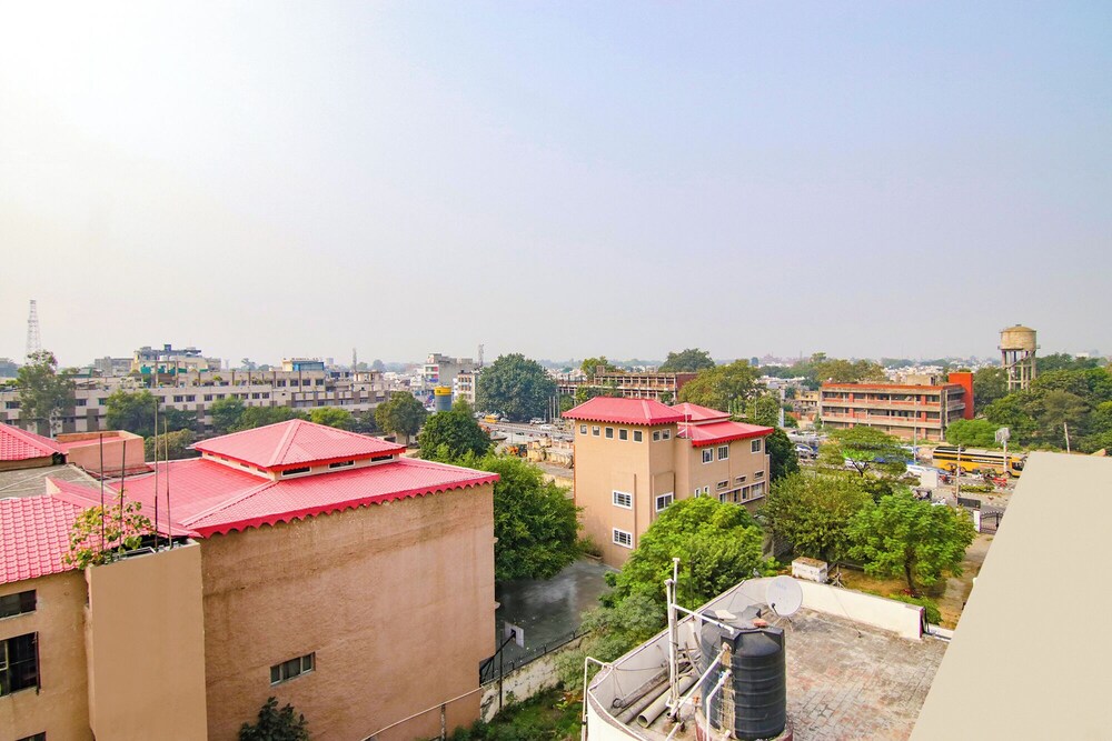 Fabhotel Rosewood Inn Gt Road 35/36
