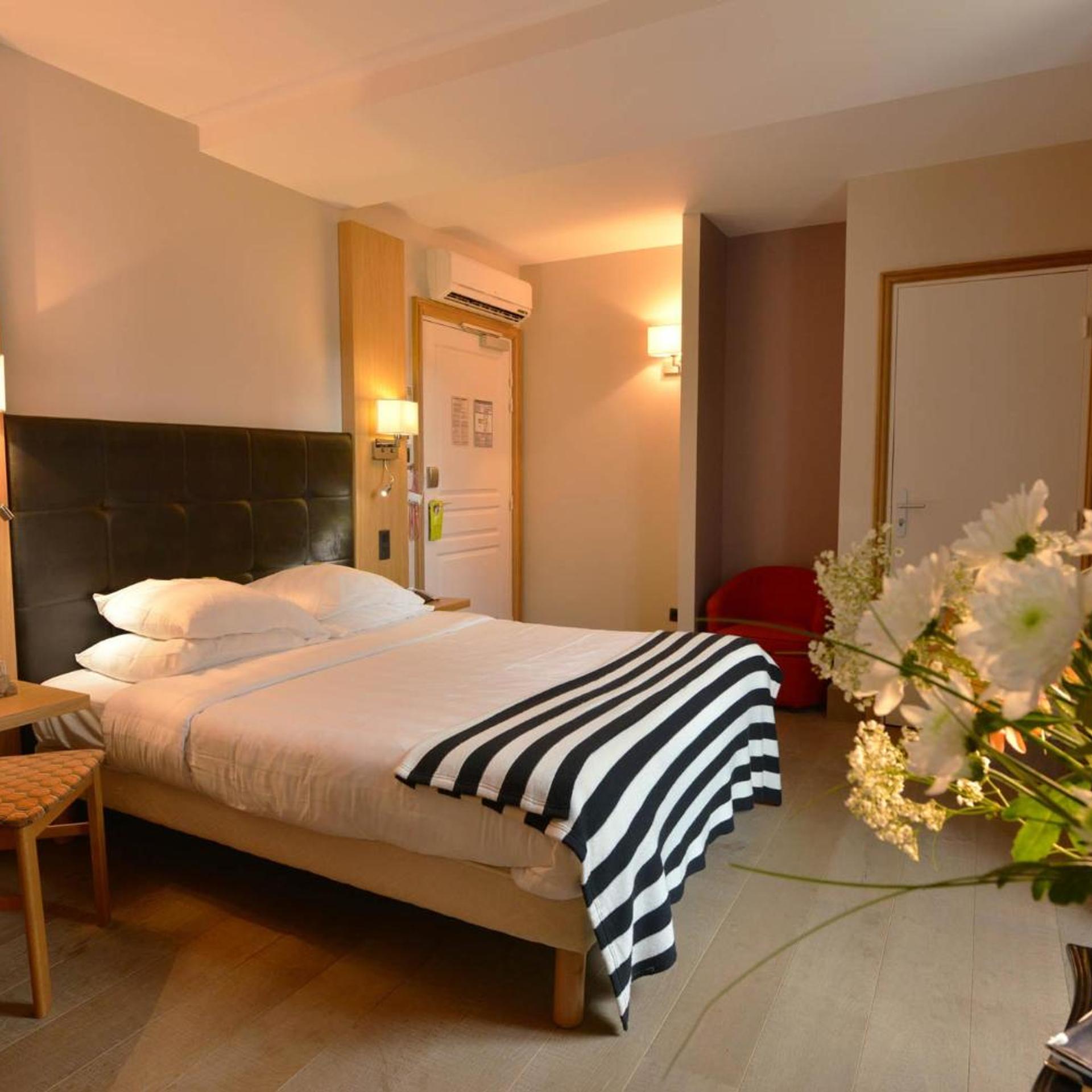 غرفة سوبيريور بسرير مزدوج، HOTEL DE LA CÔTE D’OR 6/10