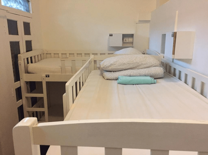 Female Dorm, 10 Beds