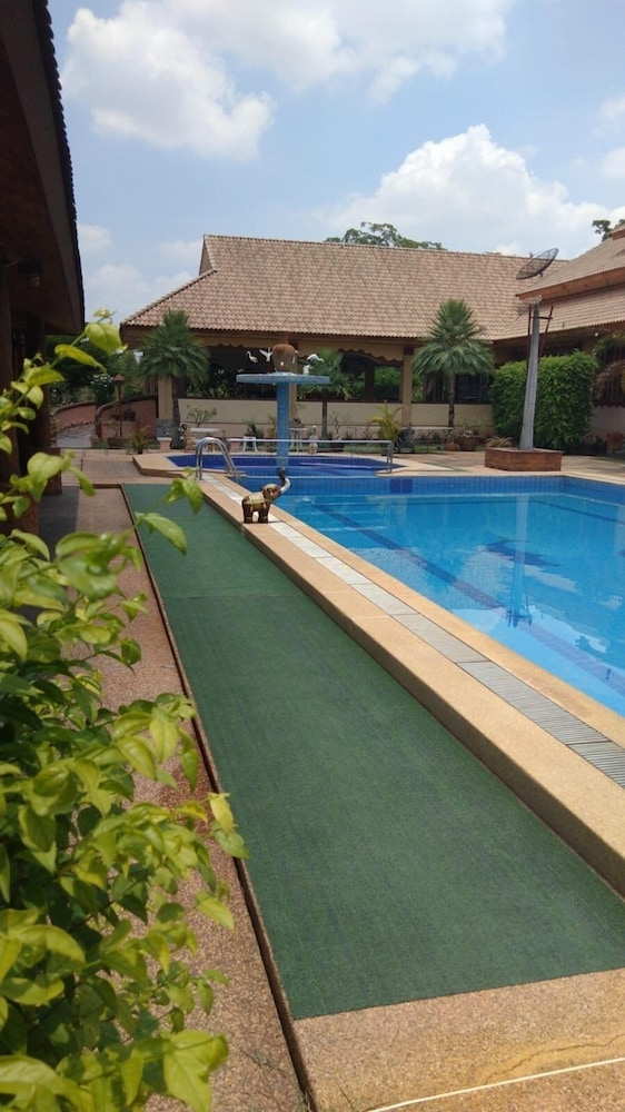 Changthai Comfort Guest House 37/40