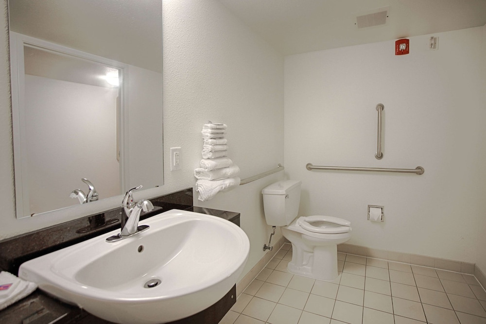 Motel6 East Syracuse, NY - Airport 35/59
