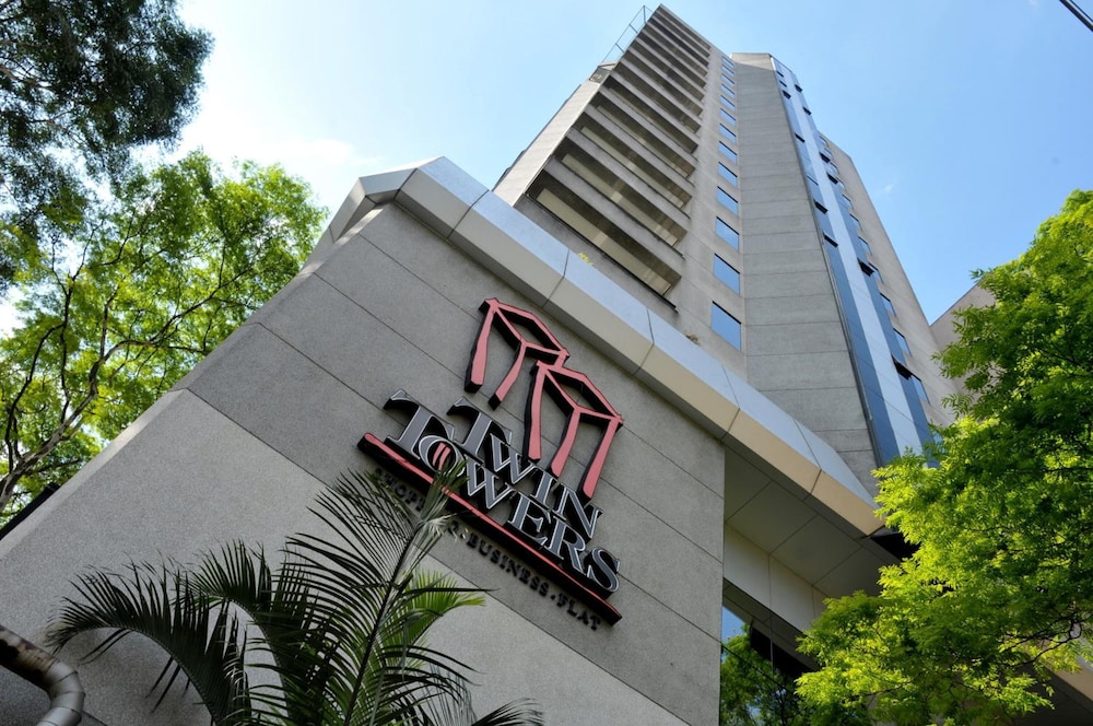 Twin Towers Flat 3/62