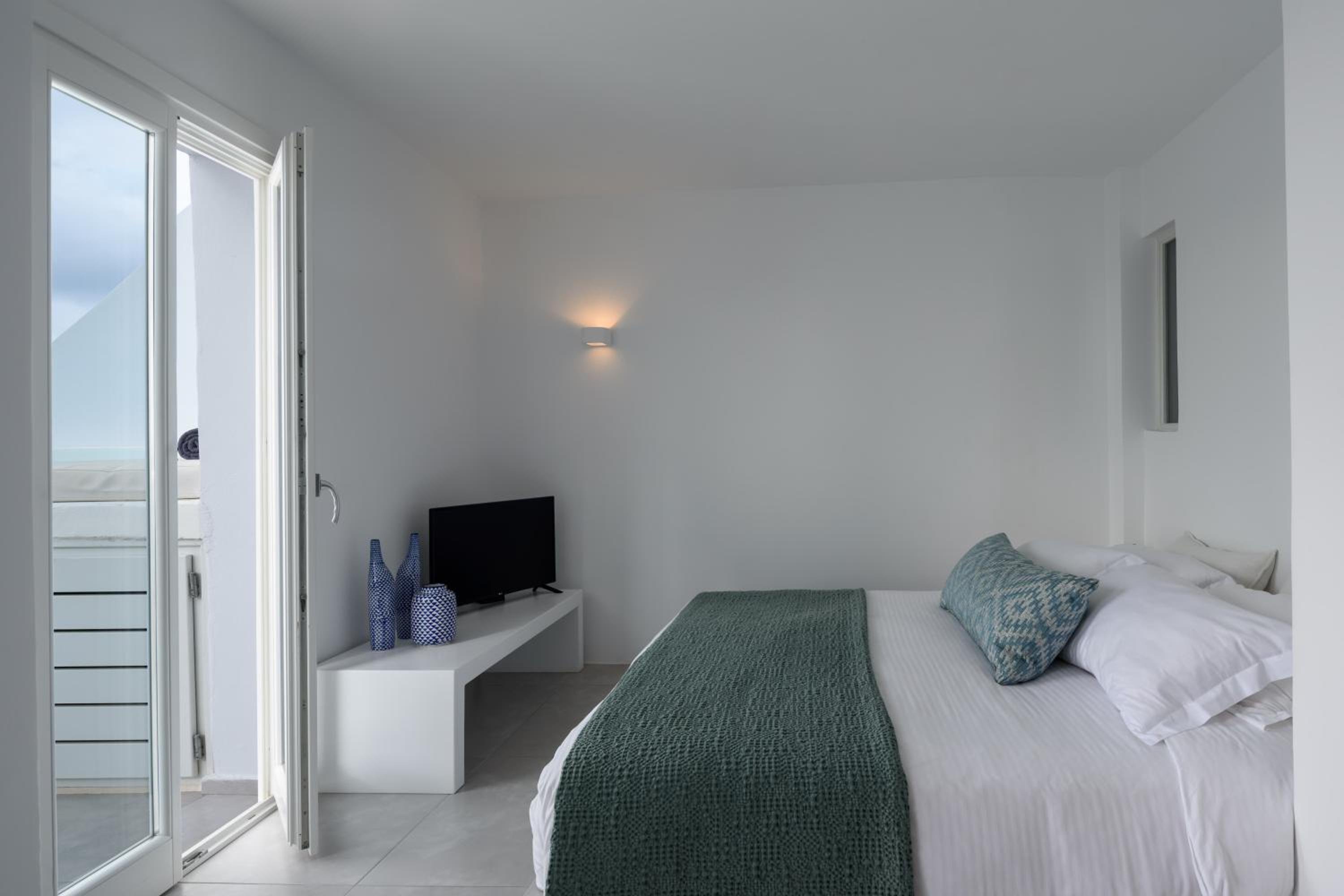 Suite, Caldera View, Outdoor Jetted Tub, Balcony