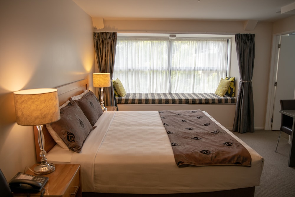 Quality Suites Alexander Inn 31/54