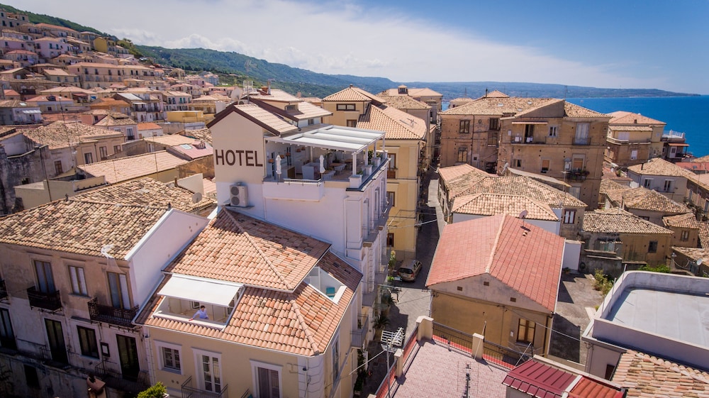 Piccolo Grand Hotel 40/43