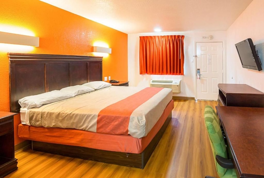 Motel6 Red Oak, TX - Dallas 5/37