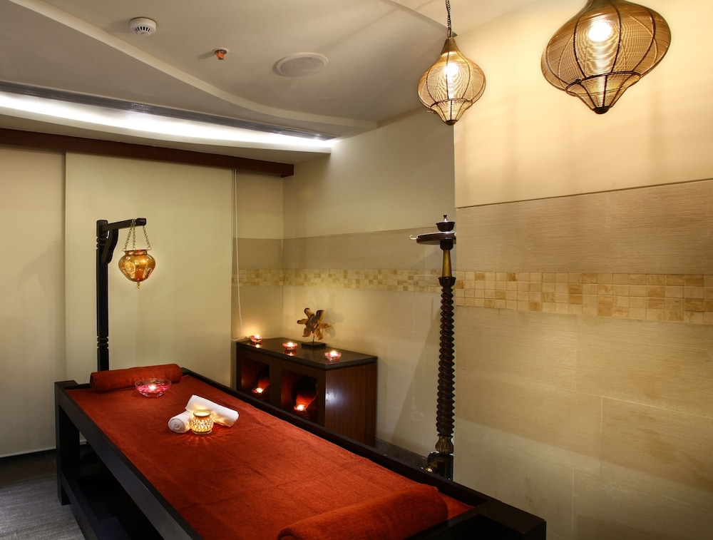Mahagun Sarovar Portico Suites 8/38