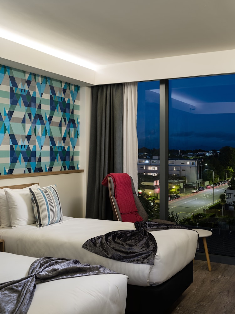 Carnmore Hotel Christchurch 9/50