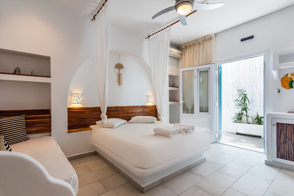 Niki Savvas Studios And Suites 20/73