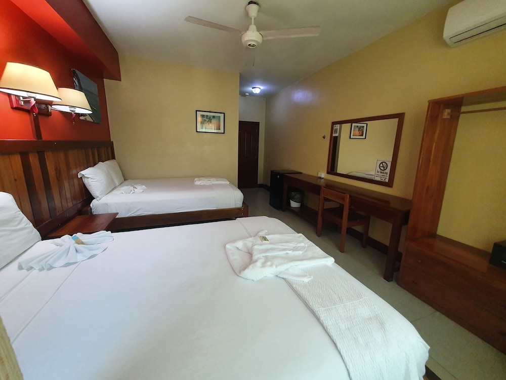 Caye Caulker Plaza Hotel 24/57