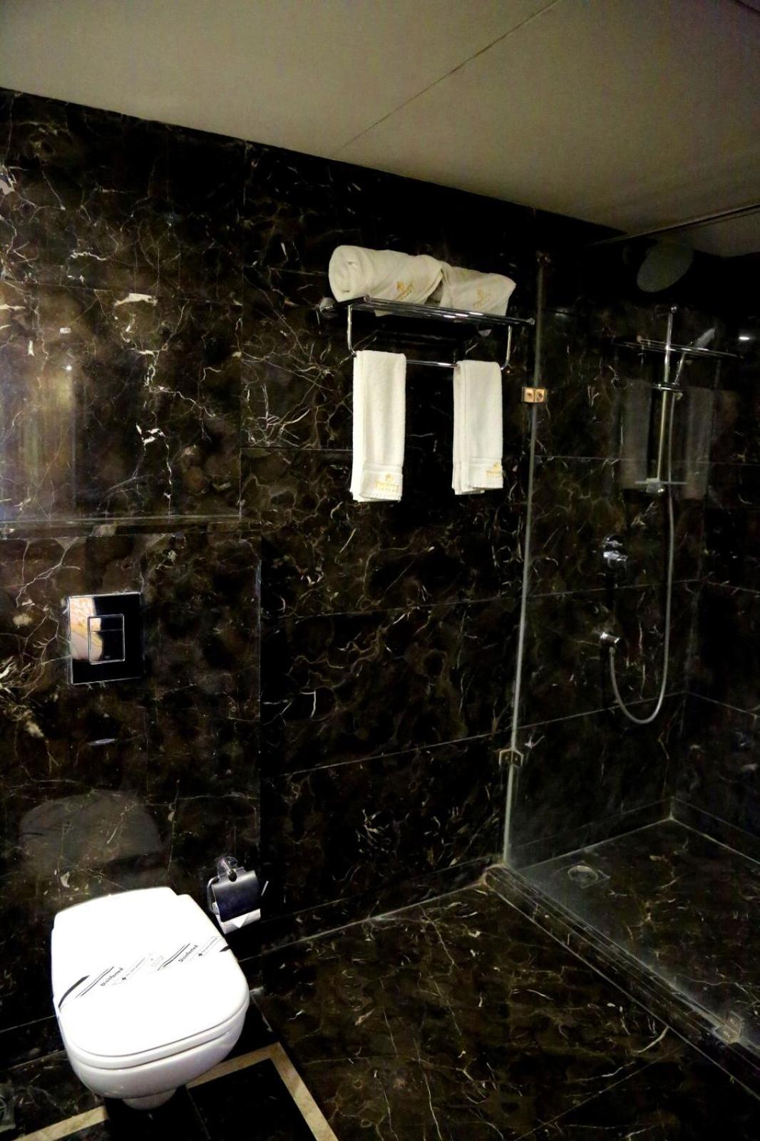 Hotel Trinity Grand 28/29