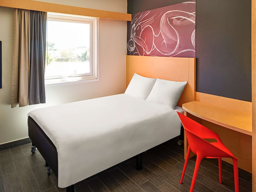 ibis Culiacan 11/50