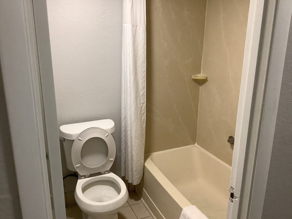 Heritage Park Inn 13/14