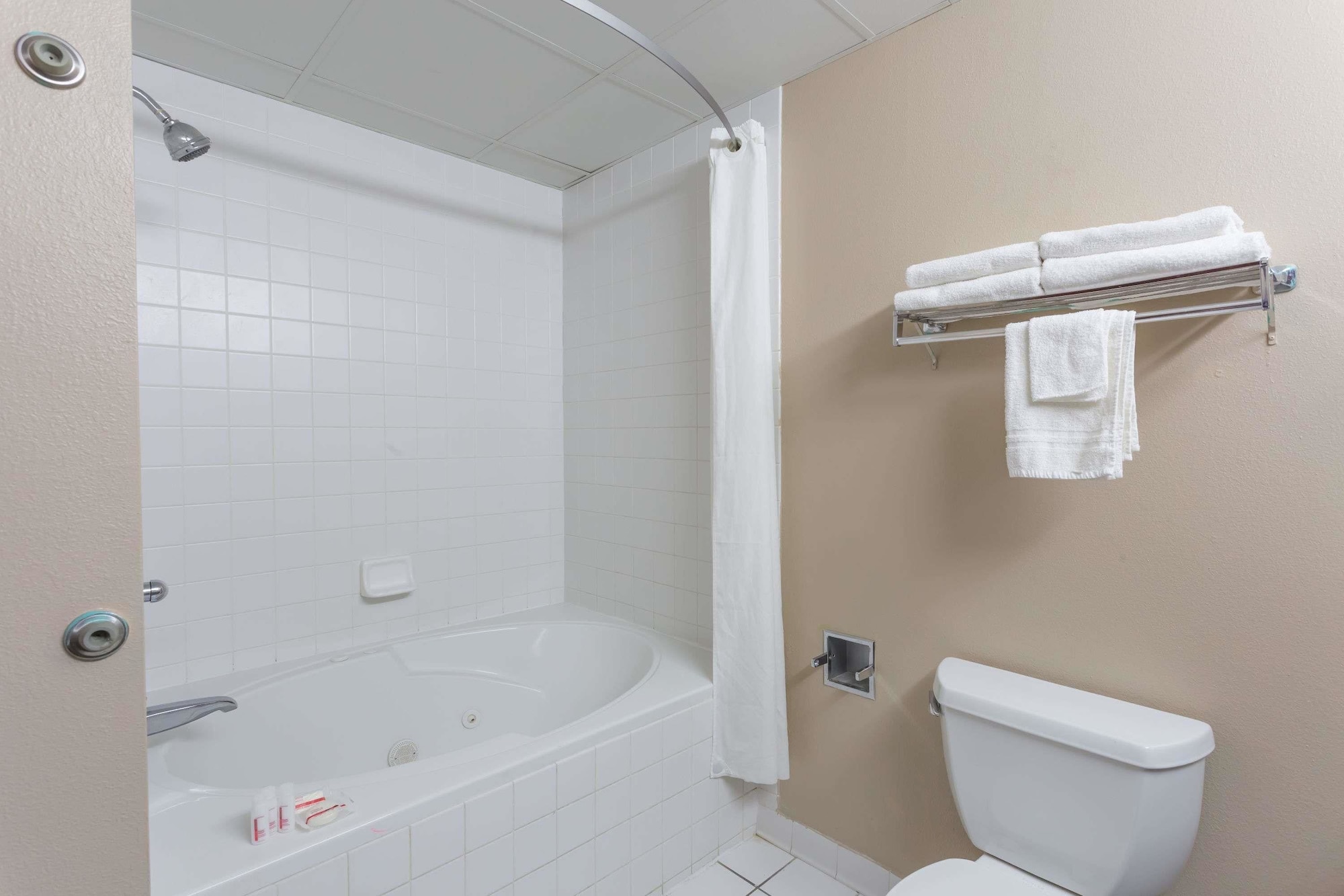 Standard, 2 Double Beds, Super 8 By Wyndham Indianola 3/3
