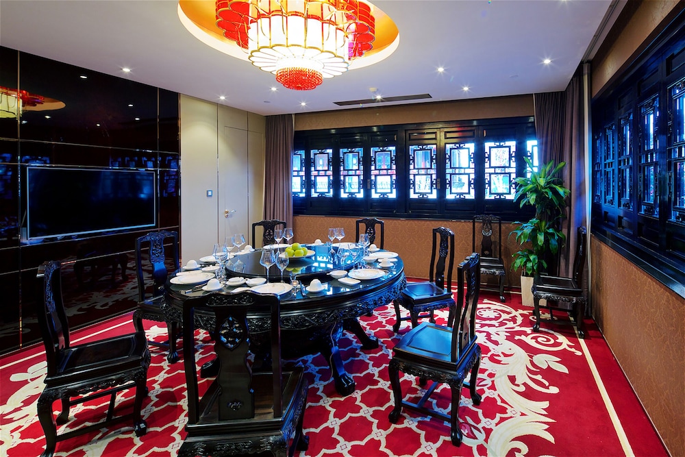 Royal Garden Hotel Shanghai 47/50
