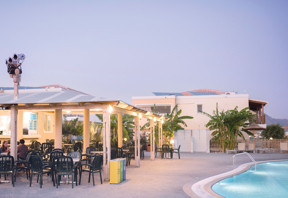 Grand Blue Beach Hotel 6/94