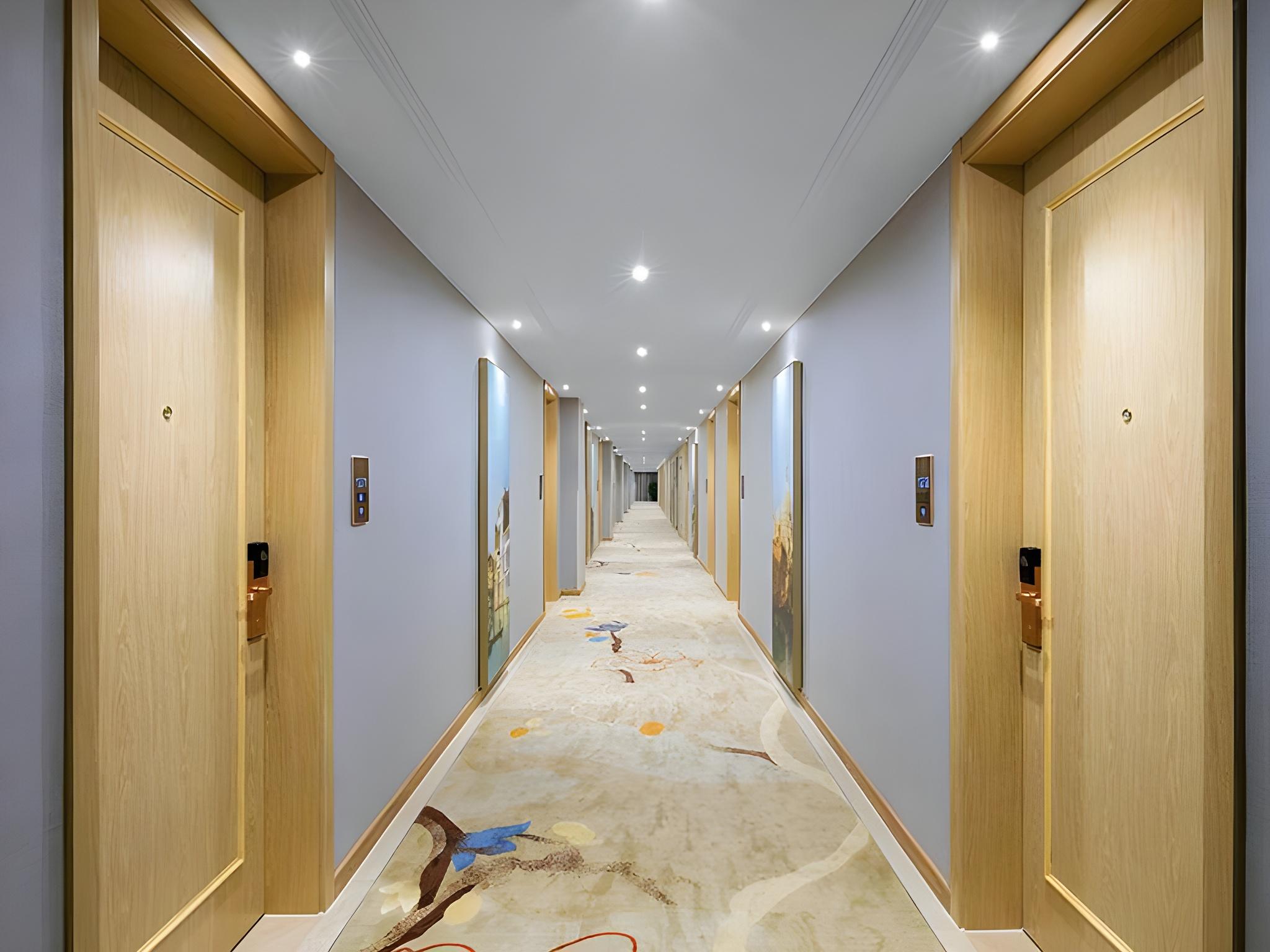 Vienna International Hotel (Dongwu South Road Hongzhuang Metro Station) 24/24