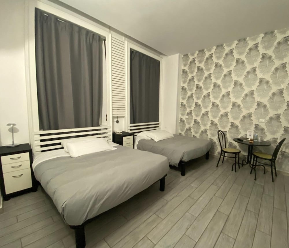 COMFORT, TRIPLE, 2 DOUBLE BEDS, PRIVATE BATHROOM