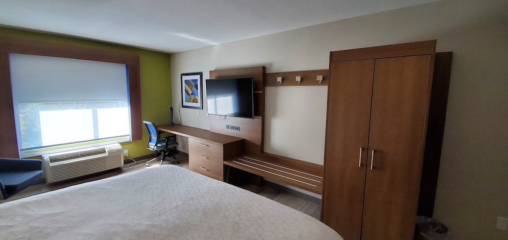 Holiday Inn Express Hotel And Suites Kinston 25/72