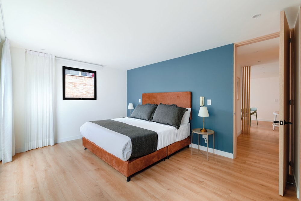 Cora 96 Street Suites and Apartments 13/50