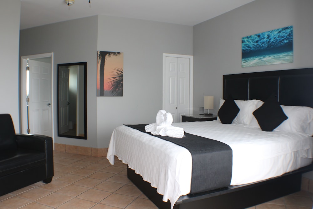 Grace Bay Suites 14/50