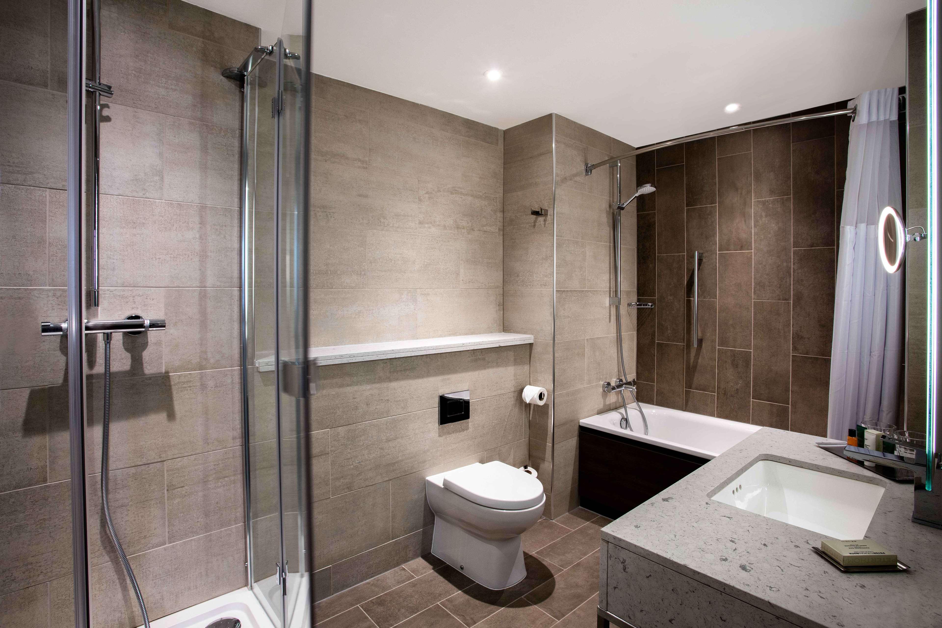 JUNIOR SUITE, KING BED