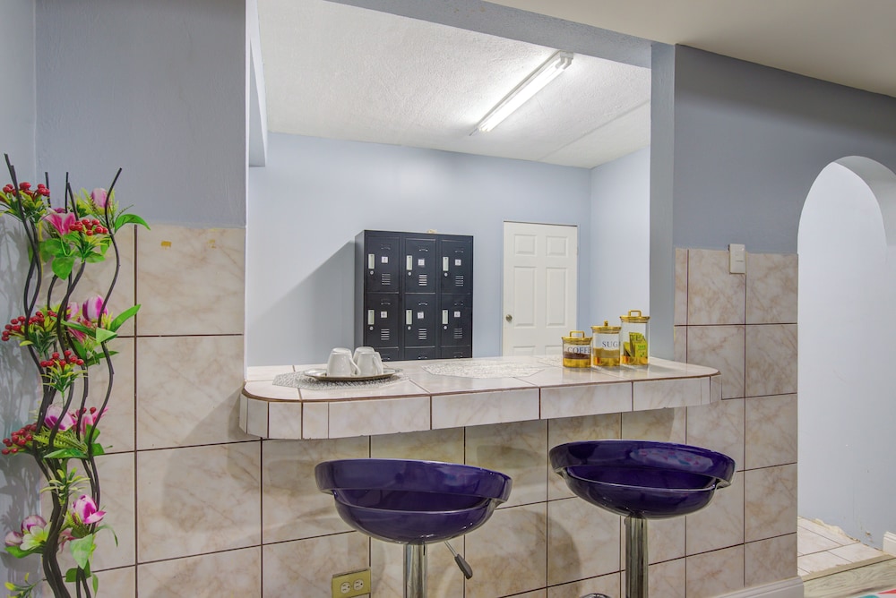 Airport Suites Hotel 9/61